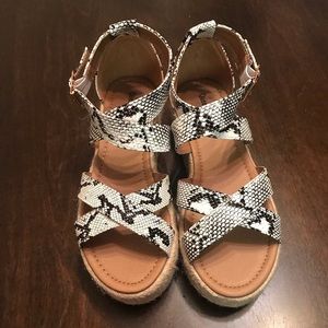 Strappy Snakeskin espadrille platform size 9
